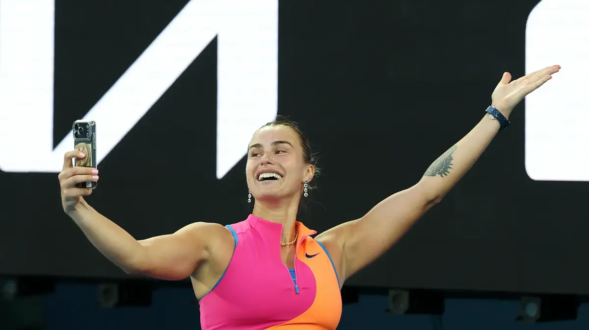 אליפות אוסטרליה נפתחה תחת סערת כרטיסים, סבאלנקה הבריקה – וואלה ספורט