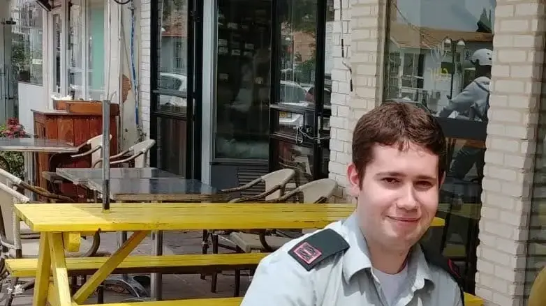 סרן תומר אייגס הוא קצין המודיעין שמת בנסיבות מסתוריות בכלא הצבאי – וואלה חדשות