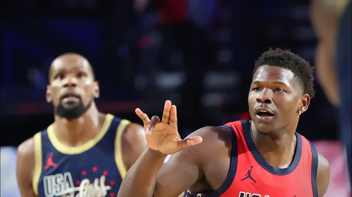 אנתוני אדוארדס נבחר ל-MVP ועקץ את „העולם”: „וומבי העיר אותנו” – וואלה ספורט