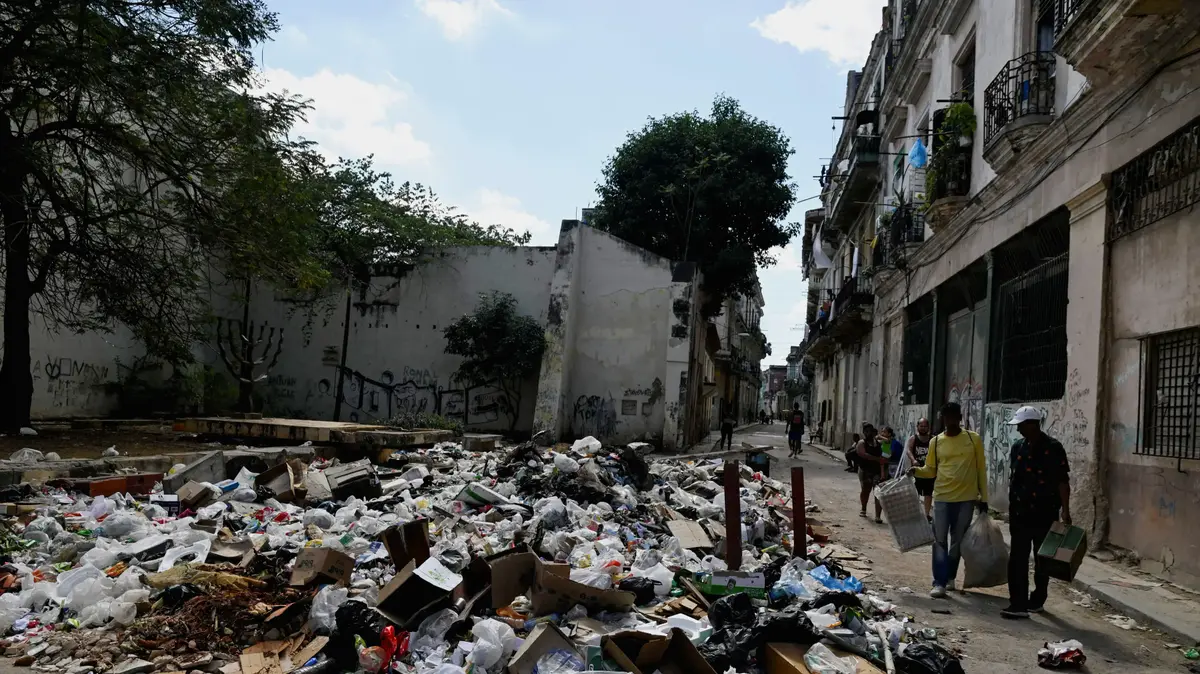 בלי חשמל, עם מעט מזון והרבה זבל: מצור הנפט של טראמפ מאיים לשבור את קובה