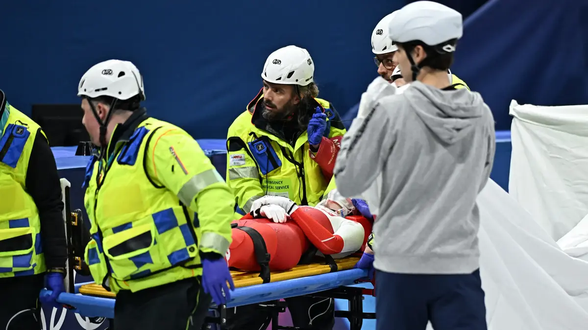 קשה לצפייה: נפגעה בעינה מלהב מחליקיים באולימפיאדת החורף – וואלה ספורט