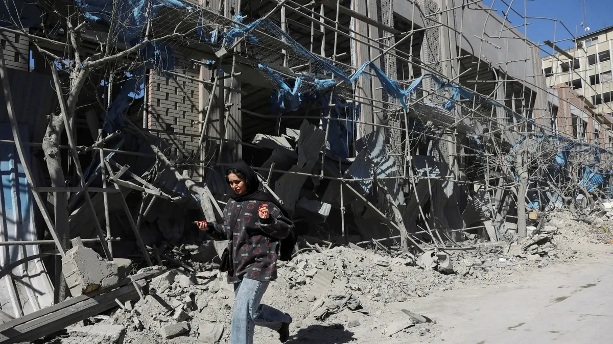 הרס „בלתי-נתפס” בטהרן: „מחכים לרגע הסופי שכולנו נצא לרחובות” – וואלה חדשות