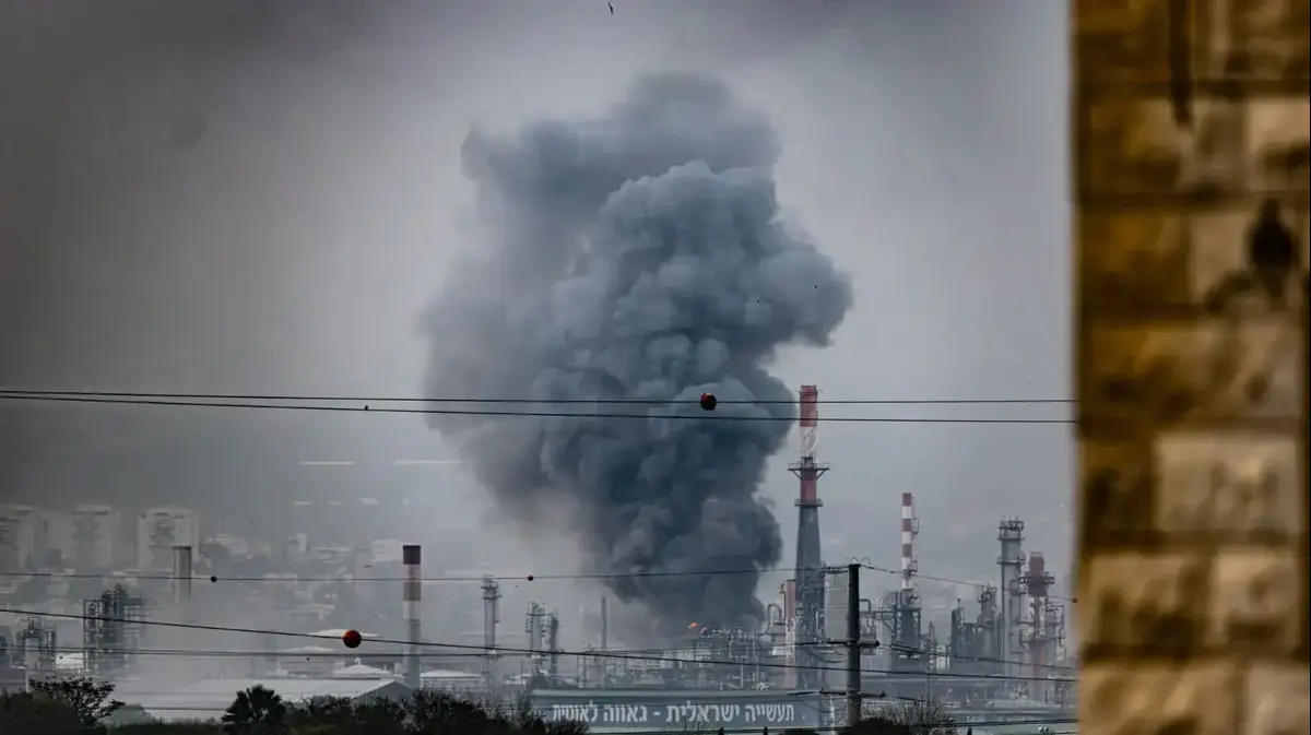 מה מייצרים בבז”ן ולמה פגיעה בו עלולה להיות דרמטית? | וואלה מסביר – וואלה חדשות