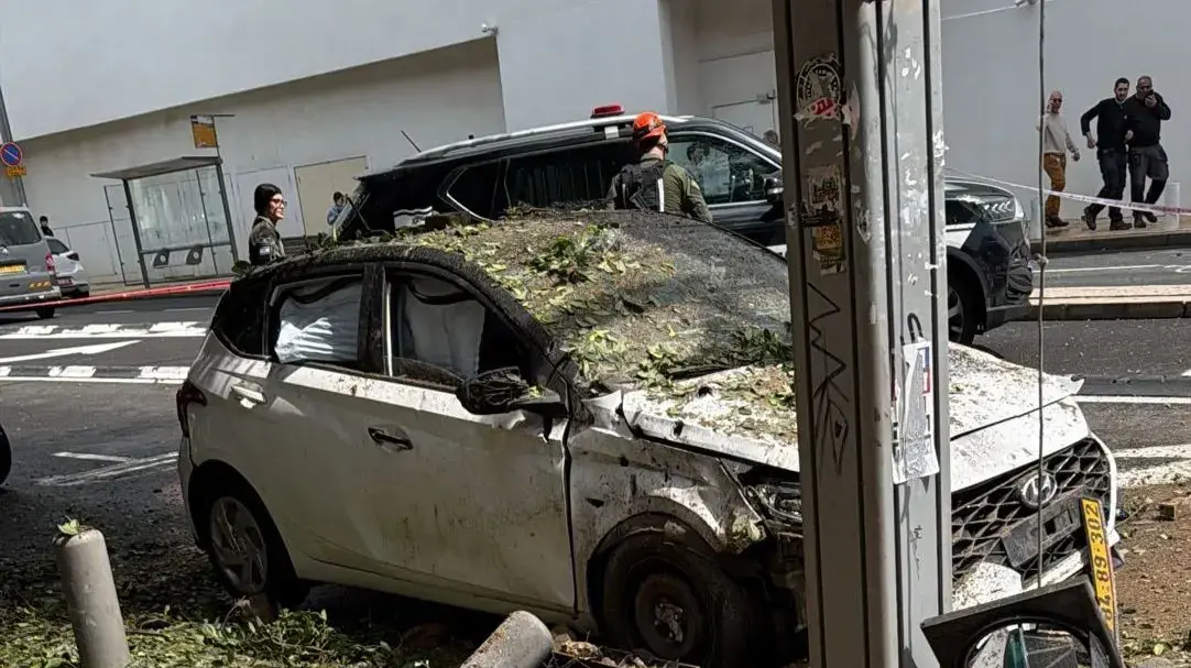 הירי מאיראן: טיל מצרר התפצל במרכז הארץ, 17 זירות ו-15 נפגעים, בהם אחד במצב קשה...