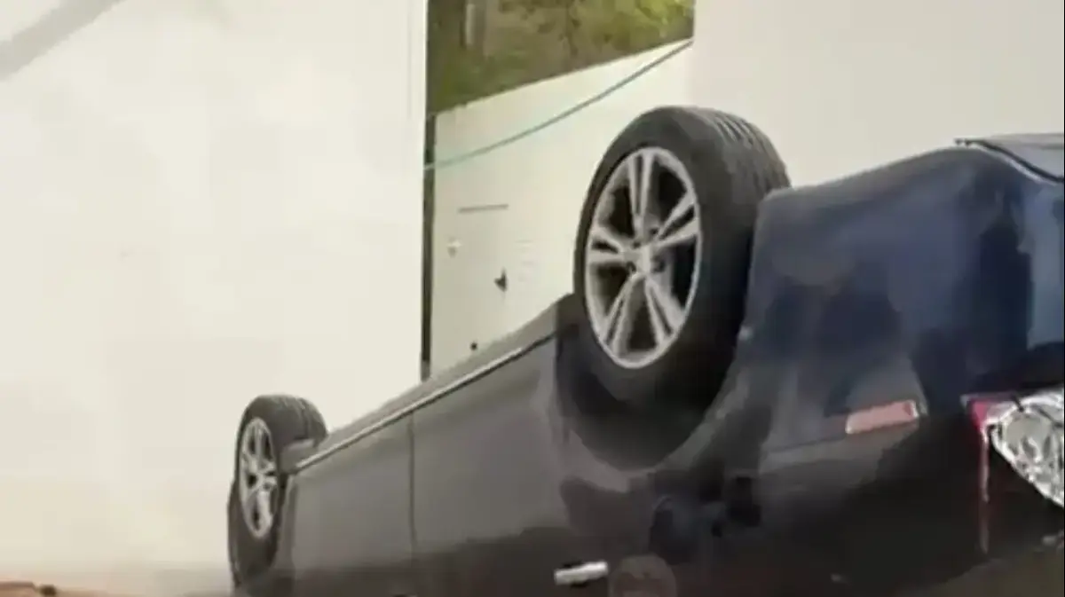 שיגורים מאיראן: רכב התהפך ברמת השרון, נזק לרכוש סמוך לקניון איילון – וואלה חדשות