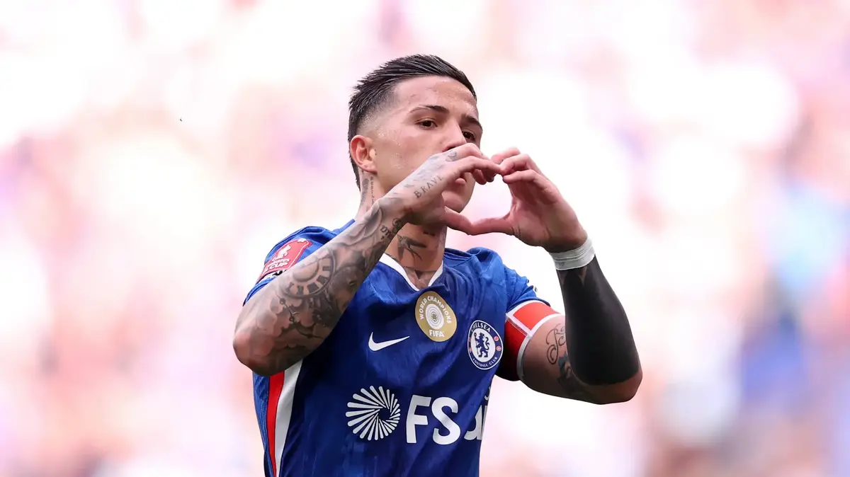 אנסו פרננדס השתיק את המבקרים: „על הדשא הוא לוחם” – וואלה ספורט