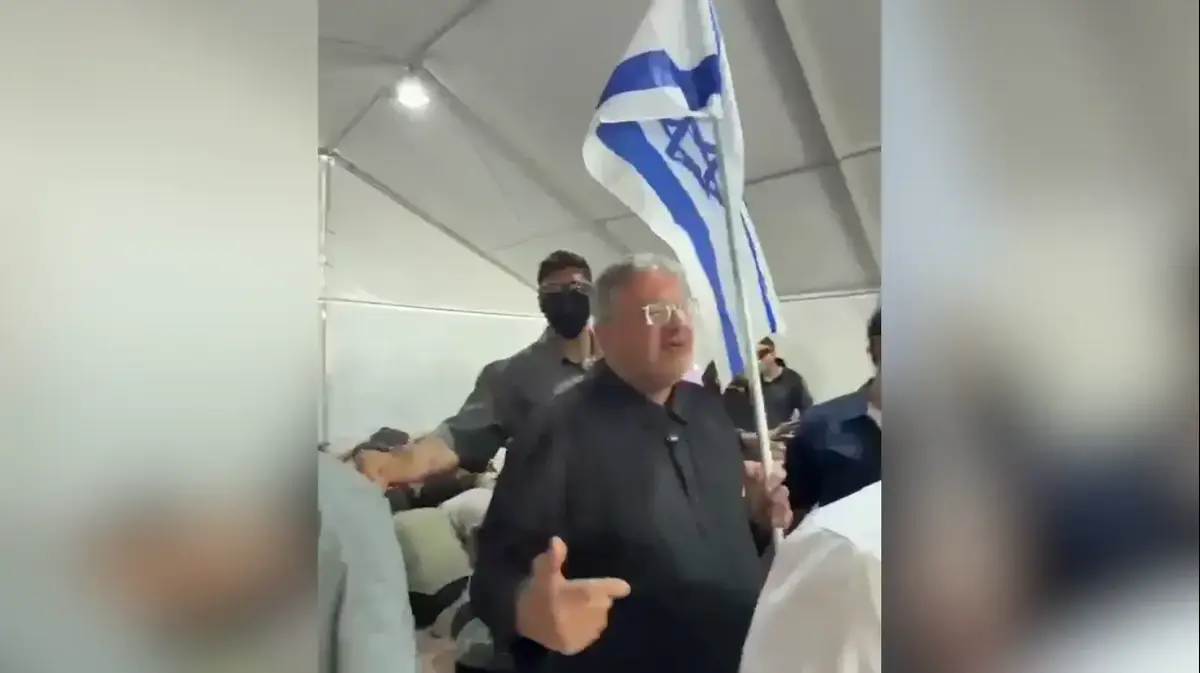 מחפש קולות בכלא? בן גביר ביקר מחבלות והטיח: "לחטופים שלנו לא היה שמפו"