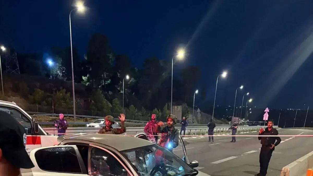 פיגוע דריסה בגוש עציון: 2 נערות נפצעו באורח קשה וקל – המחבל חוסל – וואלה חדשות