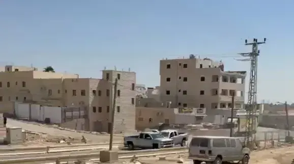 התנגש ברכב ונמלט מהמקום: קטטה בין חמולות בחורה | תיעוד