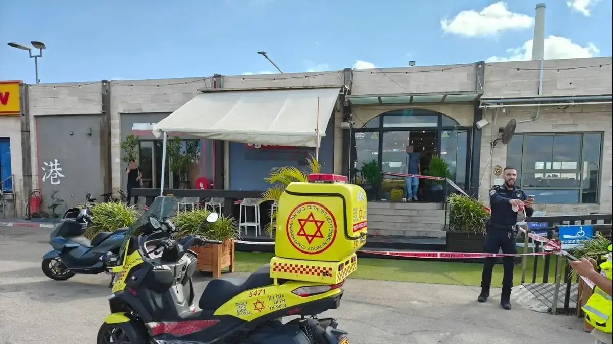 גבר נפצע קשה בירי בתחנת דלק סמוך לקיסריה; המשטרה סורקת אחר חשודים
