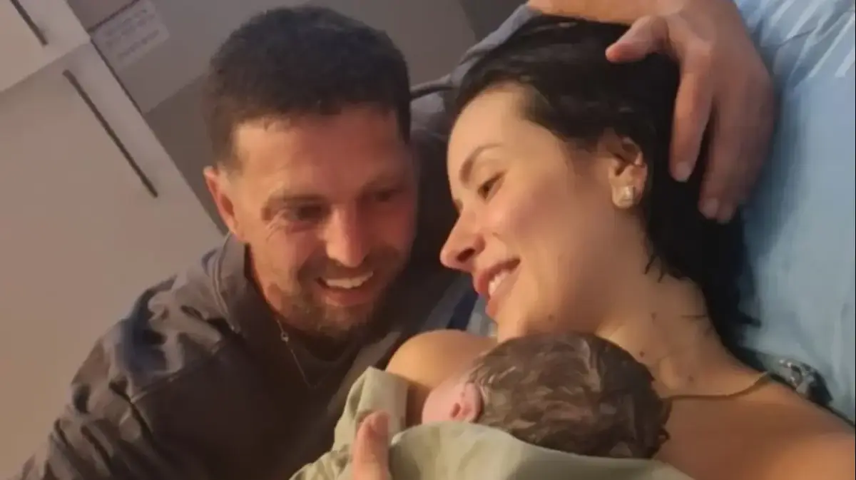 החיים חזקים מהכל: אלקנה בוחבוט ואשתו הודיעו על לידת בתם