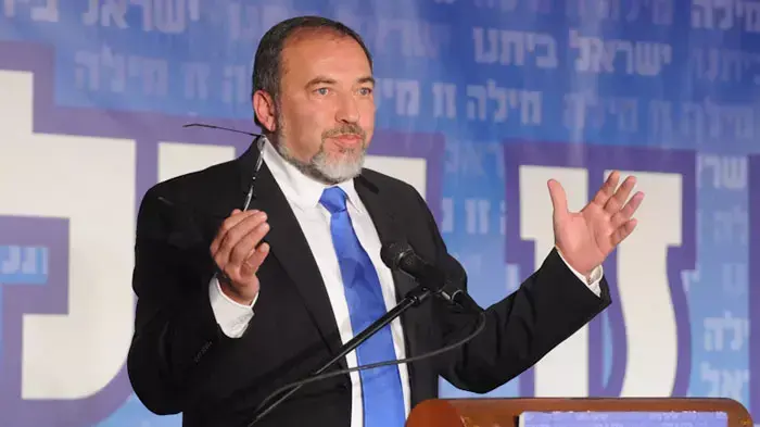 שר החוץ אביגדור ליברמן במהלך הועידה השלישית של מפלגת ישראל ביתנו, אפריל 2011