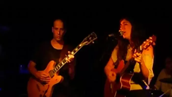 שני פלג בהופעה