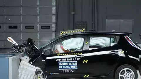 מבחן ריסוק IIHS ניסאן ליף