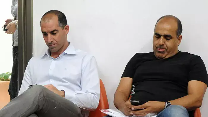 איציק קורנפיין מנכ"ל בית"ר ירושלים (שמאל) עם מנחם נידם מנהל הקבוצה