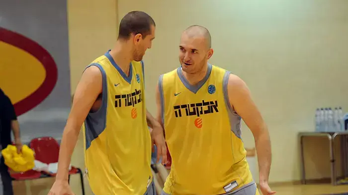 שחקני מכבי תל אביב טל בורשטיין מול מילאן מצ'באן