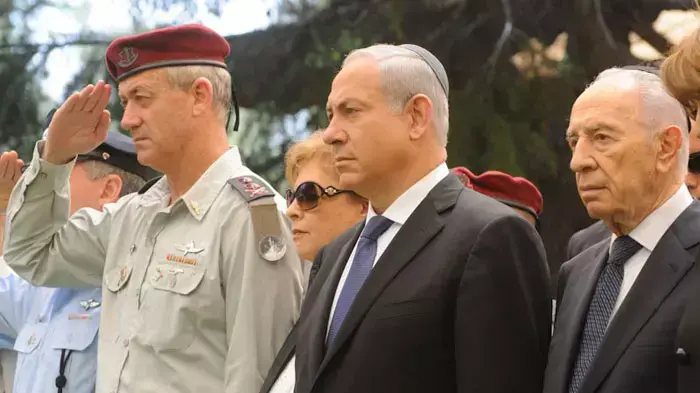 ראש הממשלה, בנימין נתניהו, הרמטכ"ל, בני גנץ, נשיא המדינה, שמעון פרס בטקס האזכרה הממלכתי לחללי פעולות האיבה בהר הרצל, אפריל 2011