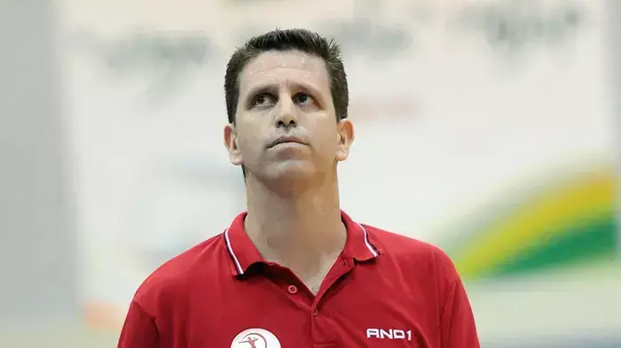 שרון אברהמי מאמן הפועל תל אביב שרון אברהמי מאמן הפועל תל אביב