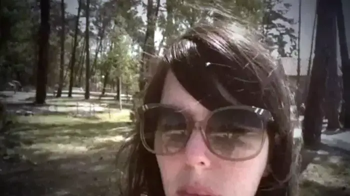 רוני אלטר בקליפ לשיר "כמה דקות קרובות"