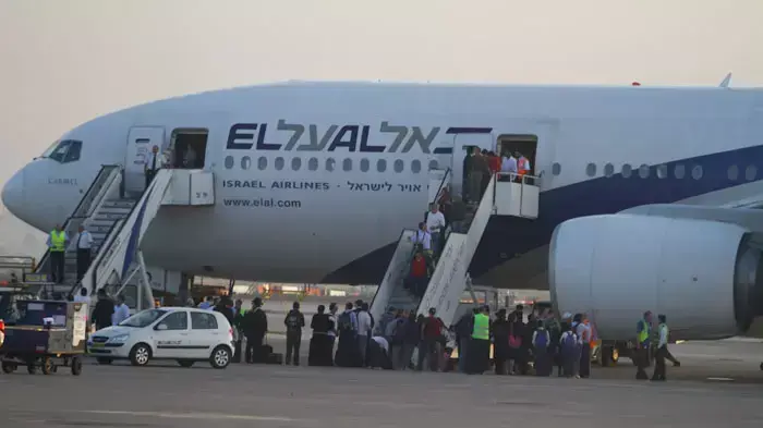 מטוס נוסעים של אל על ביצע נחיתת חירום בנתב"ג בעקבות תקלה שהתגלתה לאחר ההמראה, מאי 2011