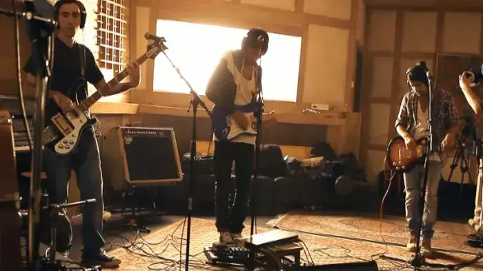 להקת סן פדרו בקליפ לשיר Ambitions""