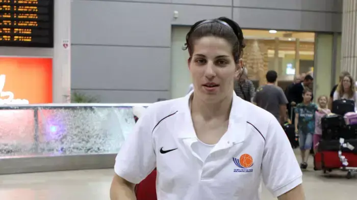 נועה גנור שחקנית נבחרת ישראל כדורסל נשים