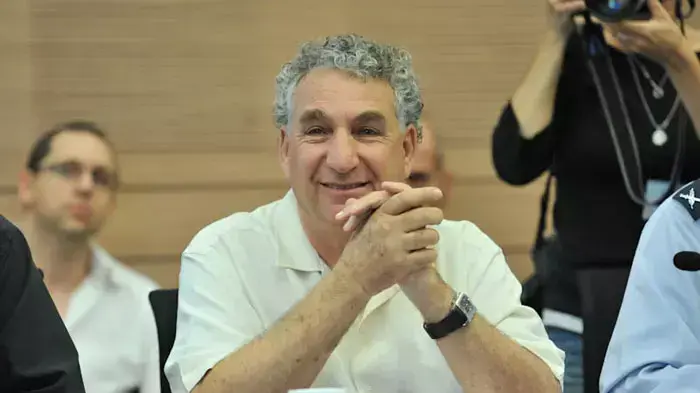 מפקד גלי צה"ל יצחק טוניק בדיון על חוק גל"צ בועדת הכלכלה בכנסת, יוני 2011
