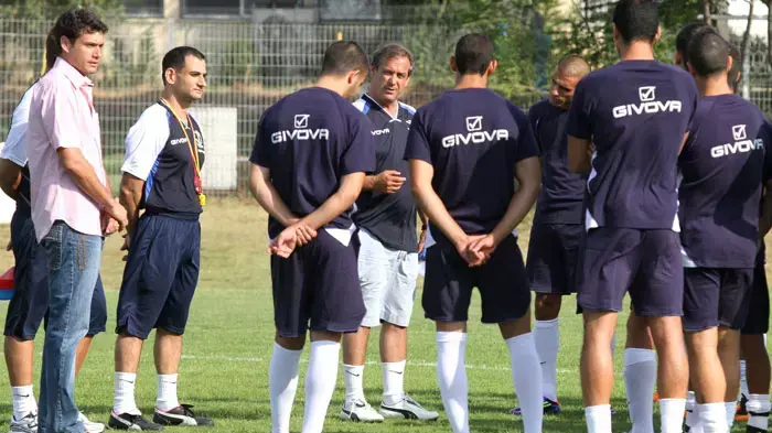 שחקני הפועל פתח תקוה באימון הפתיחה