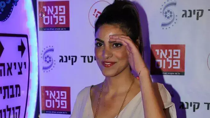 נופר מור נופר מור
