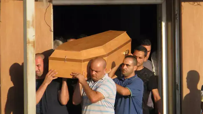 הלוויתה של מאיה פארס שגופתה נמצאה סמוך לכרמיאל, אחותה של הדוגמנית אנג'לינה פארס, יולי 2011