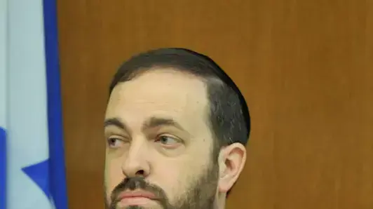 נציגי מחאת הדיור בכנס שיזמה רונית תירוש בנושא יוקר המחייה בכנסת בהשתתפות גל אלון,ואריאל אטיאס, יולי 2011 נציגי מחאת הדיור בכנס שיזמה רונית תירוש בנושא יוקר המחייה בכנסת בהשתתפות גל אלון,ואריאל אטיאס, יולי 2011