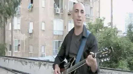 ארז ברזוליק בקליפ לשיר "יום אחד אולי תצטער"
