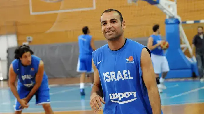 אפיק ניסים שחקן נבחרת ישראל