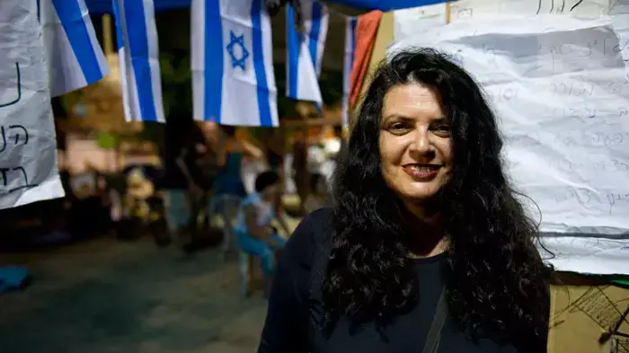 שולה קשת בת 50, דיירת המאהל בשכונת לוינסקי בתל אביב, אוגוסט 2011