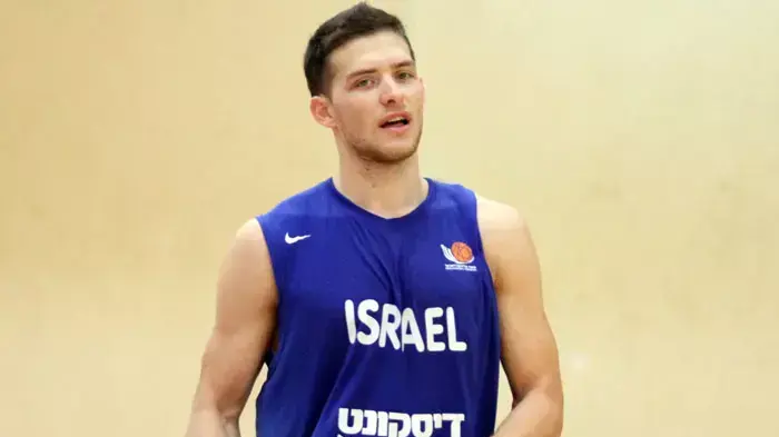 גל מקל שחקן נבחרת ישראל כדורסל