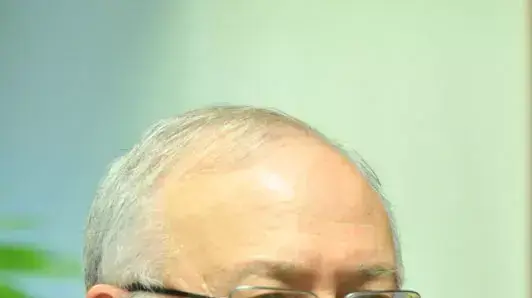 שר האוצר יובל שטייניץ עם פרופסור מנואל טרכטנברג במשרד האוצר, ירושלים, אוגוסט 2011