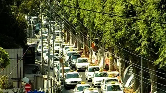 נהגי המוניות חסמו את שדרות רוטשילד: "נסגור את המדינה"