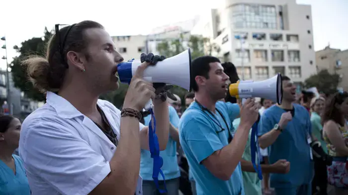 הפגנה של סטאז'רים לרפואה מול משרד הבריאות בתל אביב, אוגוסט 2011