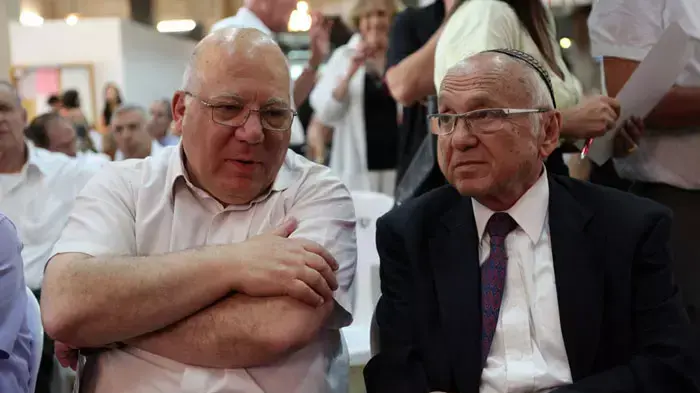 יעקב נאמן בהנחת אבן פינה של בית משפט המחוזי החדש בתל אביב, אוגוסט 2011