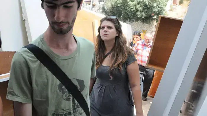 דפני ליף בביקור בבניין נטוש ברחוב שטרן בירושלים אליו נכנסו פעילי מאבק מחאת האוהלים, ספטמבר 2011
