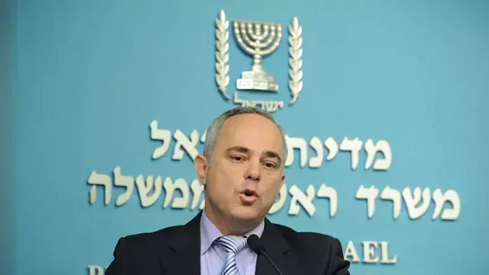 שר האוצר יובל שטייניץ במסיבת עיתונאים לאחר קבלת ההמלצות של הועדה לבחינת ריכוזיות במשק, ספטמבר 20111