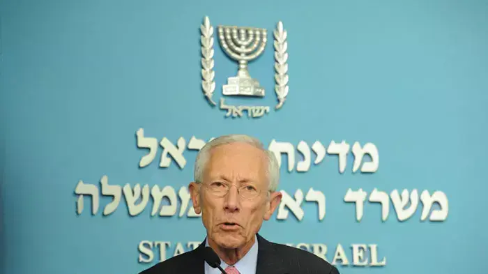 נגיד בנק ישראל סטנלי פישר במסיבת עיתונאים לאחר קבלת ההמלצות של הועדה לבחינת ריכוזיות במשק, ספטמבר 20111
