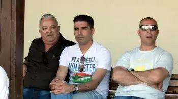 חיים סילבס מאמן הפועל עפולה (במרכז)