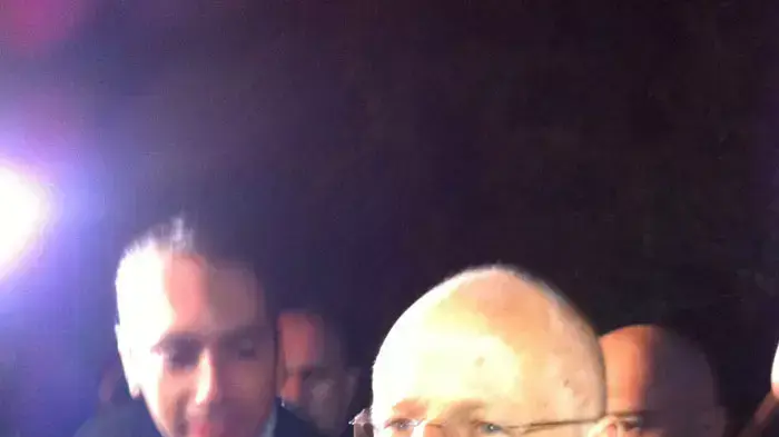 משפחת שליט חזרה לביתם במצפה הילה, אוקטובר 2011