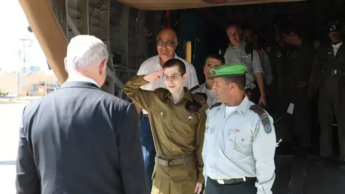 גלעד שליט נפגש עם נתניהו, ברק, גנץ ואביו נעם