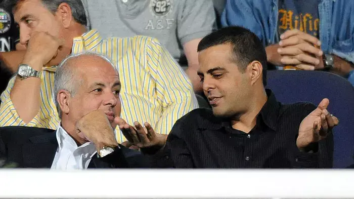 גיא לוזון מאמן הנבחרת הצעירה עם יושב ראש ההתאחדות לכדורגל אבי לוזון