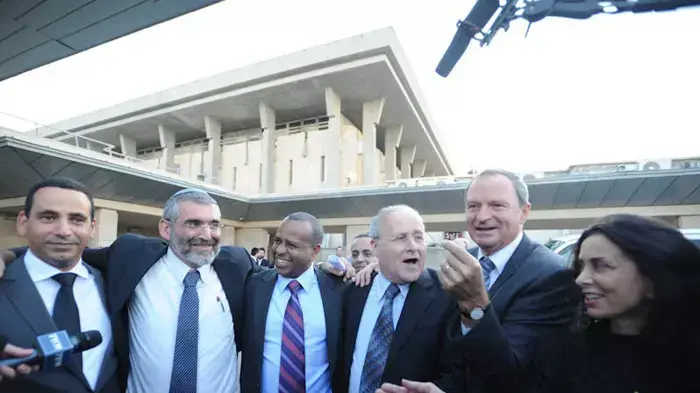 החיבוק הגדול של חברי הכנסת מחוץ לכנסת , אוקטובר 2011