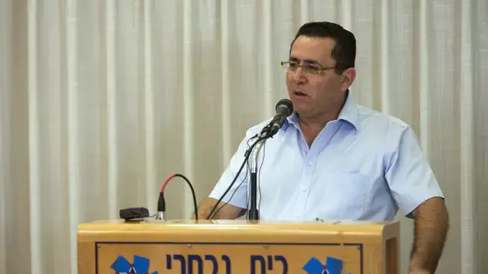 עופר עיני יושב ראש ההסתדרות במסיבת עיתונאים לקראת השביתה הגדולה במשק, נובמבר 2011