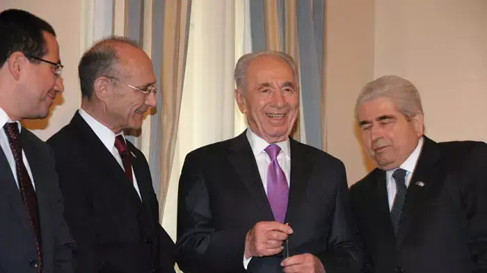 נשיא המדינה שמעון פרס בביקורו בקפריסין, נובמבר 2011