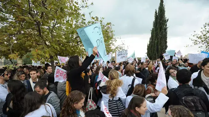 הפגנה של סטודנטים לרפואה מחוץ למשרד ראש הממשלה, נובמבר 2011